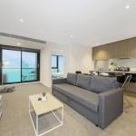 A Modern & Central Apt With Beautiful City Views - Palm Beach Accommodation 0