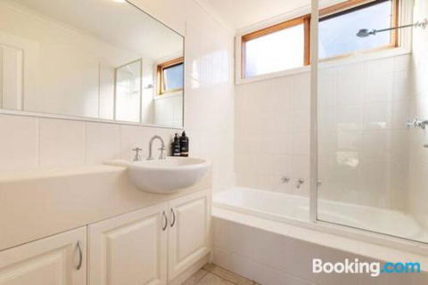 Acqua Vista Water View Fireplace Walk To Beach - Palm Beach Accommodation 1