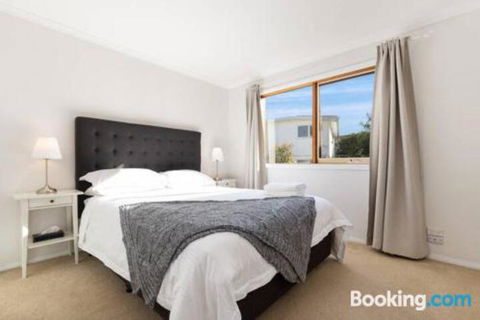 Acqua Vista Water View Fireplace Walk To Beach - Palm Beach Accommodation 3