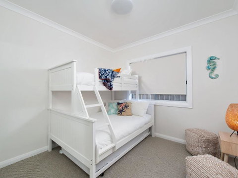 C A L M At Beautiful Shoal Bay - Palm Beach Accommodation 4