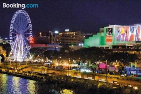 3br Stylish Apt CBD River & City Views SpaSaunaPoolWIFINetflix - Palm Beach Accommodation 3