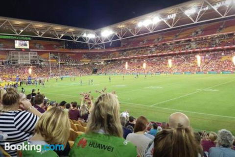 3br Stylish Apt CBD River & City Views SpaSaunaPoolWIFINetflix - Palm Beach Accommodation 4