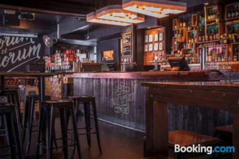 3br Stylish Apt CBD River & City Views SpaSaunaPoolWIFINetflix - Palm Beach Accommodation 1