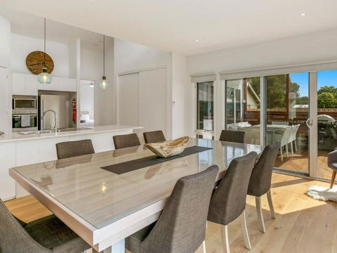 Absolutely Beach - Palm Beach Accommodation 3