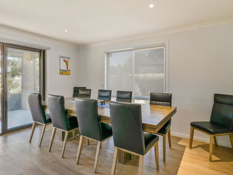 Wild Waves - Palm Beach Accommodation 4