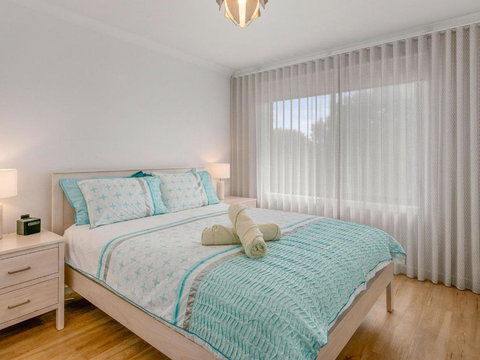 Wild Waves - Palm Beach Accommodation 1