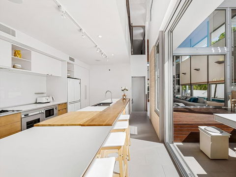 Ultimate Light & Space Noosa Heads - Palm Beach Accommodation 6