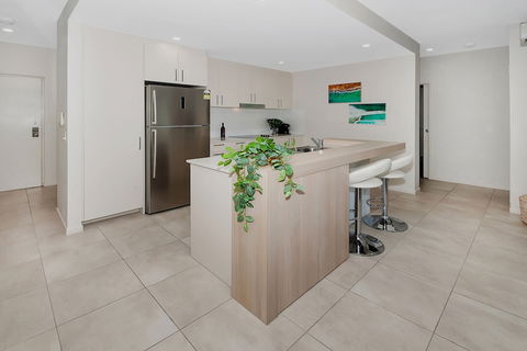 Apartment Near City On Lake 3 - Palm Beach Accommodation 6