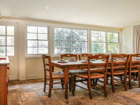 LAVENDER COTTAGE Alpine Southern Highlands 4pm Check Out Sundays - Palm Beach Accommodation 4
