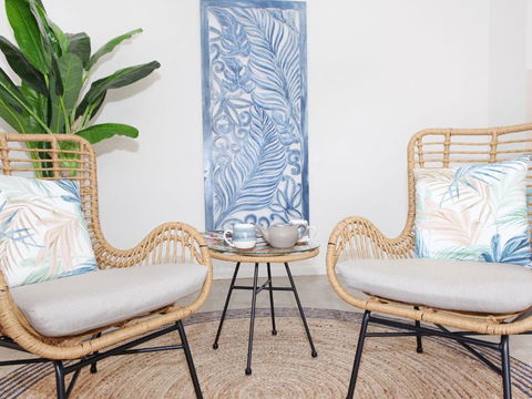 April 19 4 Bedroom Home On Canal With Pool Pontoon Aircon & WiFi! - Palm Beach Accommodation 1