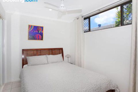 Schirrmann 56 Four Bedroom Home On Canal With Pool Pontoon Aircon & WiFi! - Palm Beach Accommodation 4