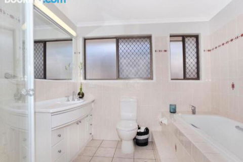 Schirrmann 56 Four Bedroom Home On Canal With Pool Pontoon Aircon & WiFi! - Palm Beach Accommodation 0