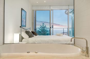 Penthouse Liberty Towers - Palm Beach Accommodation 4