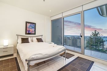 Penthouse Liberty Towers - Palm Beach Accommodation 2