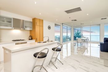 Penthouse Liberty Towers - Palm Beach Accommodation 3