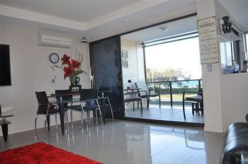 Huntington Apt 3 - Palm Beach Accommodation 5