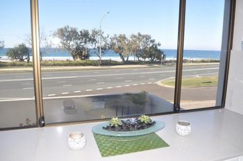 Huntington Apt 3 - Palm Beach Accommodation 6