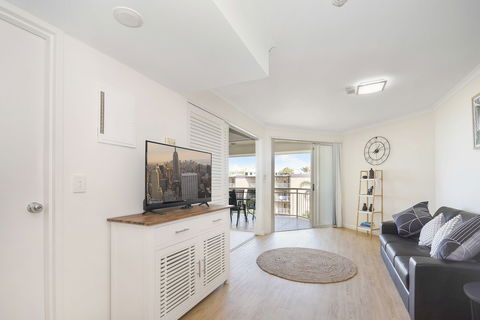 Alex Beach Resort 412 - Palm Beach Accommodation 1