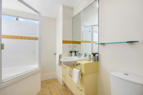 Alex Beach Resort 412 - Palm Beach Accommodation 5