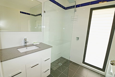 Break Point - Palm Beach Accommodation 6