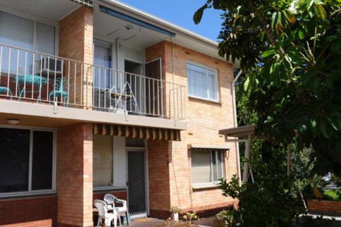 Glenelg Holiday Apartments The Broadway - Palm Beach Accommodation 5