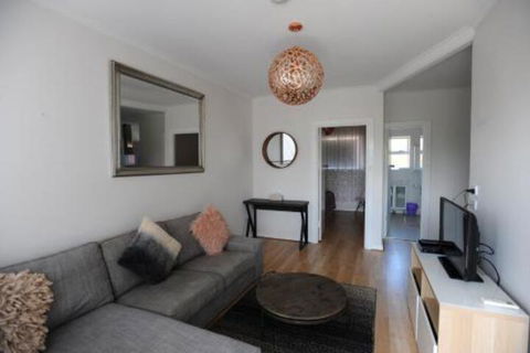 Glenelg Holiday Apartments The Broadway - Palm Beach Accommodation 7