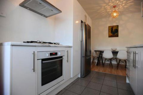 Glenelg Holiday Apartments The Broadway - Palm Beach Accommodation 4