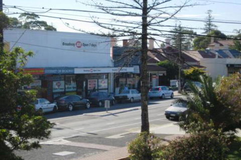 Glenelg Holiday Apartments The Broadway - Palm Beach Accommodation 2