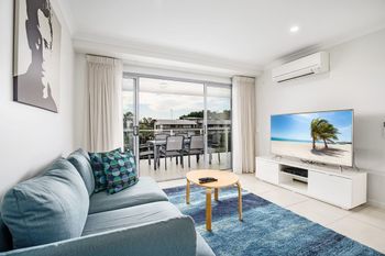 Cotton Tree Modern Apartment - Palm Beach Accommodation 0