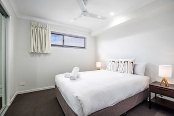 Cotton Tree Modern Apartment - Palm Beach Accommodation 6