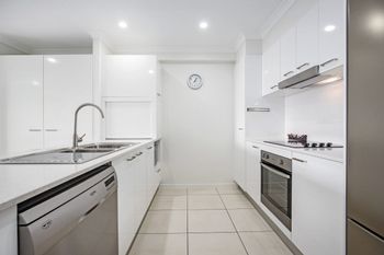 Cotton Tree Modern Apartment - Palm Beach Accommodation 1