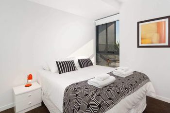 Executive Bay Views St. Kilda - Palm Beach Accommodation 2