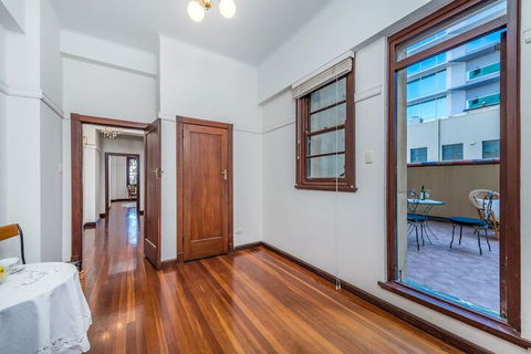 Art Deco Luxury On Elizabeth Quay - Palm Beach Accommodation 3
