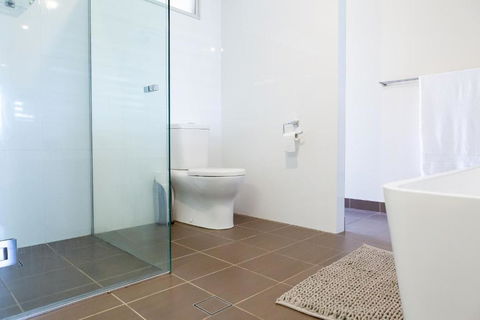 Beach & Bay Holiday House - Palm Beach Accommodation 2