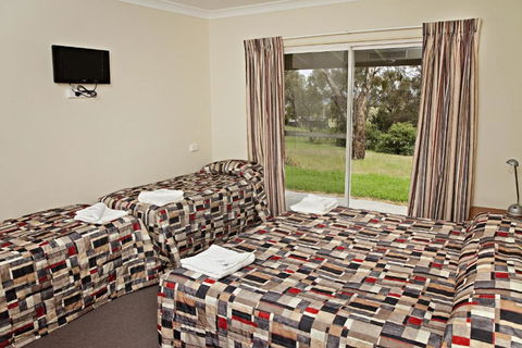 BATHURST GOLDFIELDS MOTEL On MOUNT PANORAMA - Palm Beach Accommodation 5