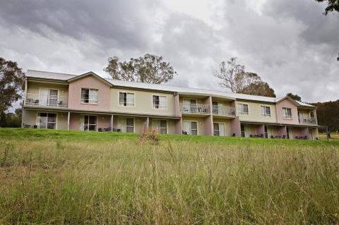 BATHURST GOLDFIELDS MOTEL On MOUNT PANORAMA - Palm Beach Accommodation 1