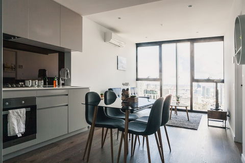 Victoria One Suites - Palm Beach Accommodation 4