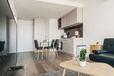 Victoria One Suites - Palm Beach Accommodation 2