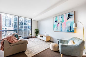 Ella, 1BDR Melbourne Apartment - Palm Beach Accommodation 6