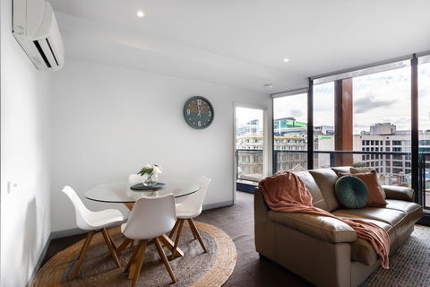 Ella, 1BDR Melbourne Apartment - Palm Beach Accommodation 1