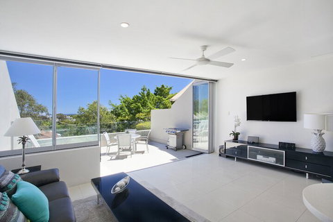 No 1 In Hastings Street - Palm Beach Accommodation 3