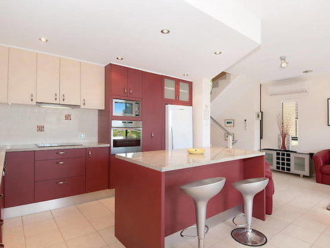 Viewland Drive Private Holiday Apartment - Palm Beach Accommodation 0