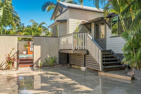 A PERFECT STAY - 3 Little Pigs - Palm Beach Accommodation 1