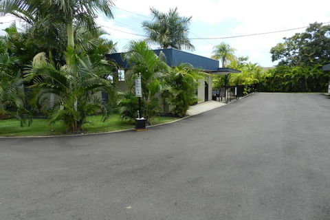 Golden Palms Motor Inn - Palm Beach Accommodation 2