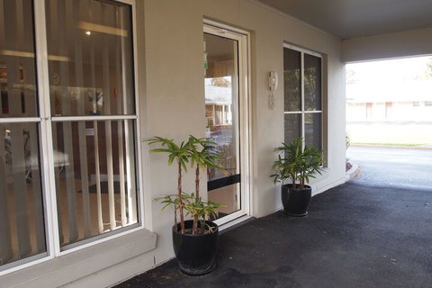 Alexander Cameron Suites - Palm Beach Accommodation 6