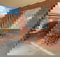 Peter Allen Motor Inn - Palm Beach Accommodation