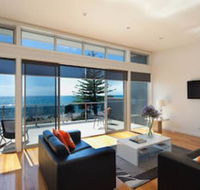 Penguin Waterfront Escape - Palm Beach Accommodation