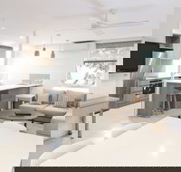 The Hastings Beach Houses - Palm Beach Accommodation