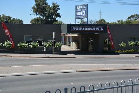 Augusta Courtyard Motel - Palm Beach Accommodation 1