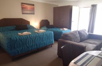 Augusta Courtyard Motel - Palm Beach Accommodation 3